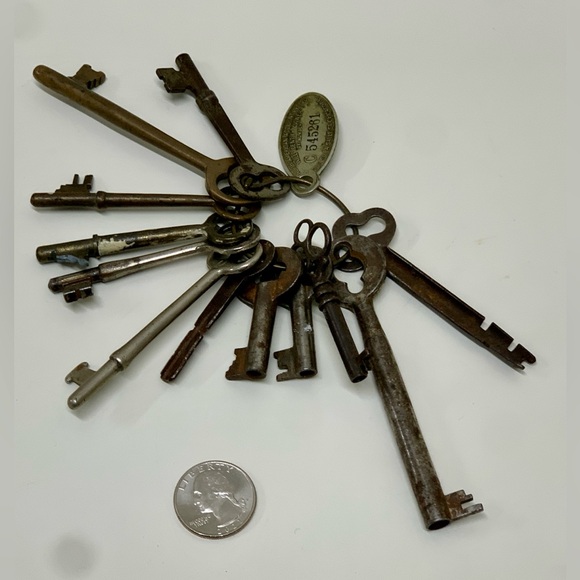 (Lot of 12) Antique Skeleton Keys Property of Chicago Insurance Company Keyring - Picture 3 of 16